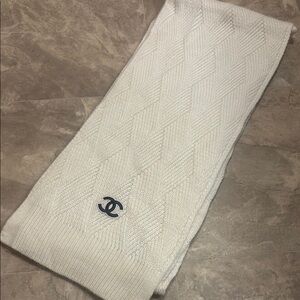 Chanel White Knit Scarf